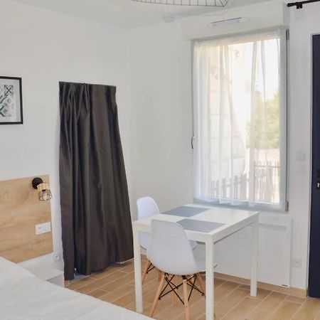 Superbe Studio Idealement Situe ! Avoine Luaran gambar